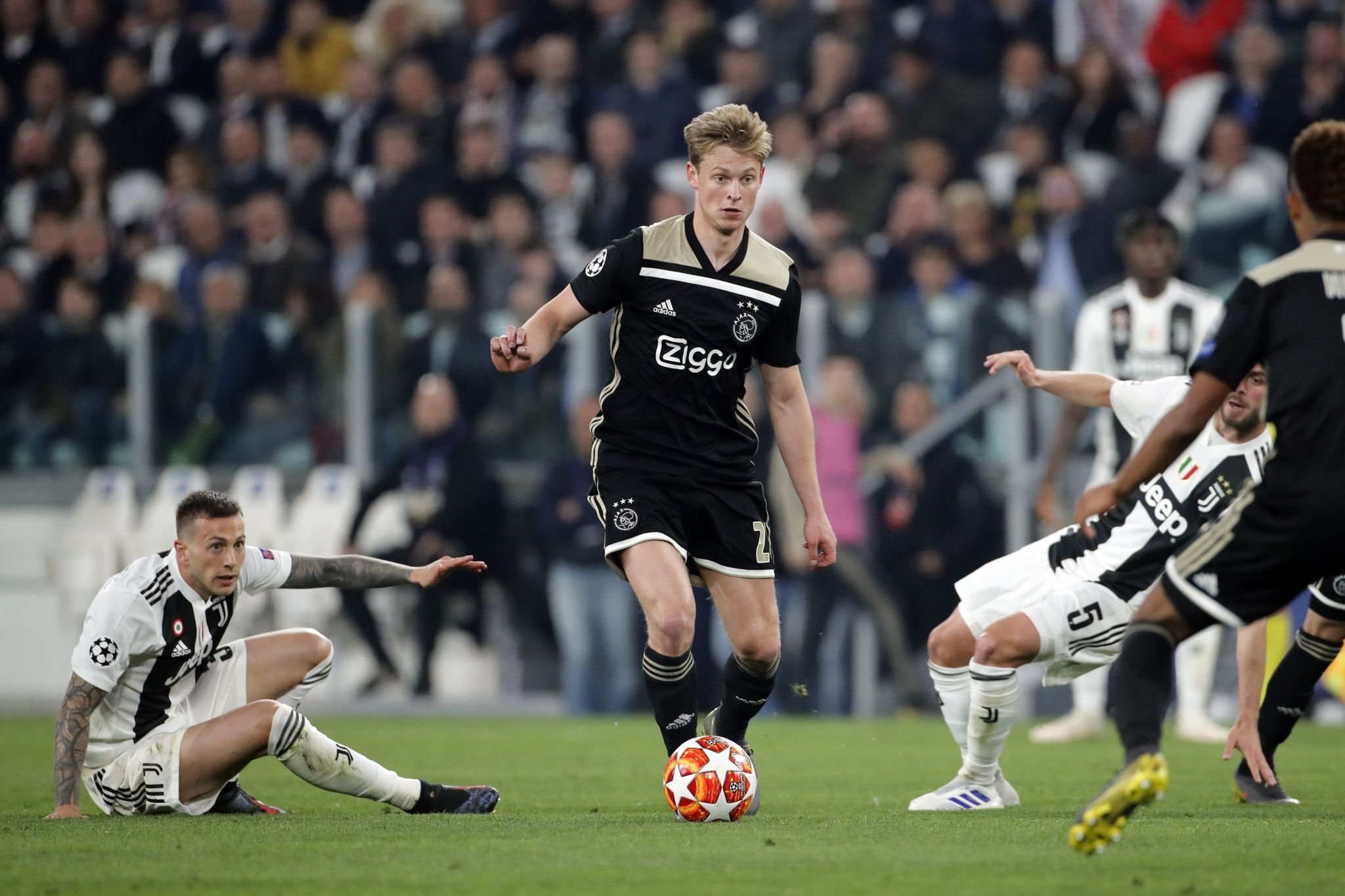 风云突变阿贾克斯集结日扳平良机C罗在G2比赛中悬念迭起，网友：萨拉赫与50激战快船分钟的简单介绍