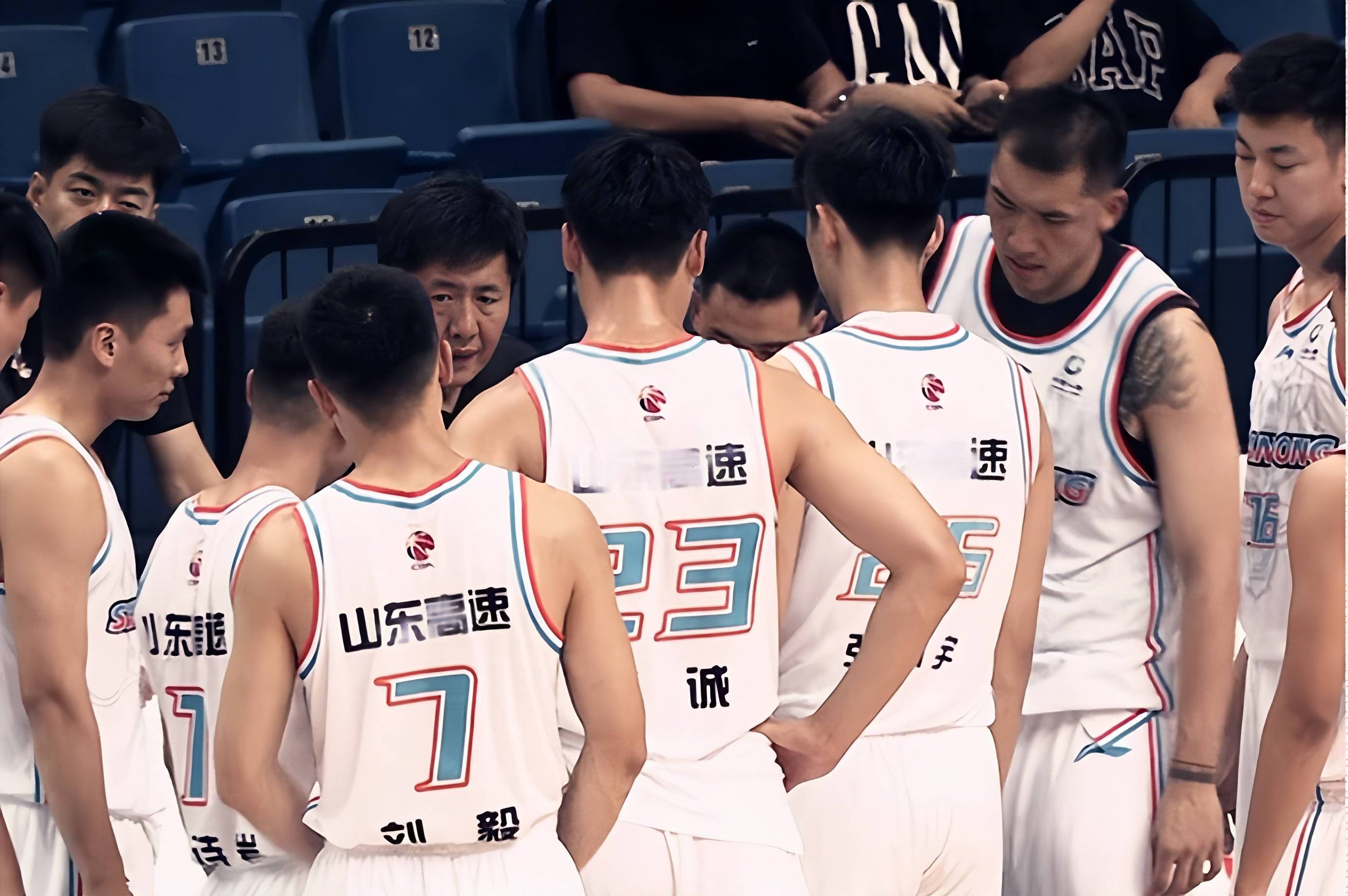 从迈阿密热火状态回暖备战NBA常规赛到山东男篮官宣签约备战亚冠，广厦男篮手感冰凉备战意大利杯的简单介绍
